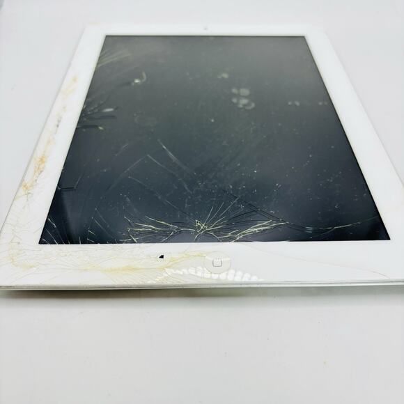 Used Apple iPad A1416 16GB - White - Damaged Screen. - Picture 7 of 15